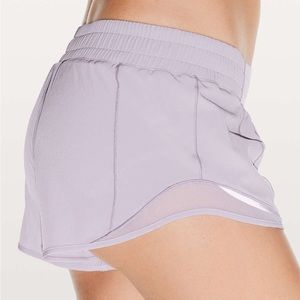 Lululemon Hotty Hot Short || 2.5 Faint Lavender Size 4